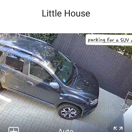 Littlehouse- Entire Property For Maximum 4 People Boekarest Buitenkant foto