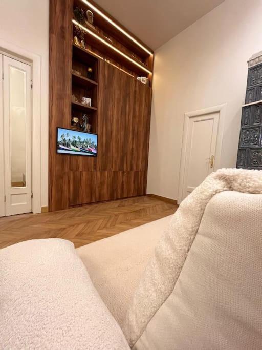 Littlehouse- Entire Property For Maximum 4 People Boekarest Buitenkant foto