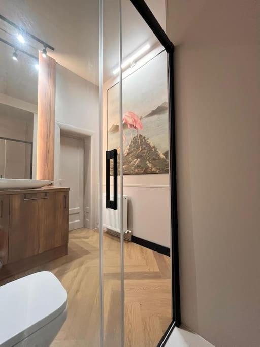 Littlehouse- Entire Property For Maximum 4 People Boekarest Buitenkant foto
