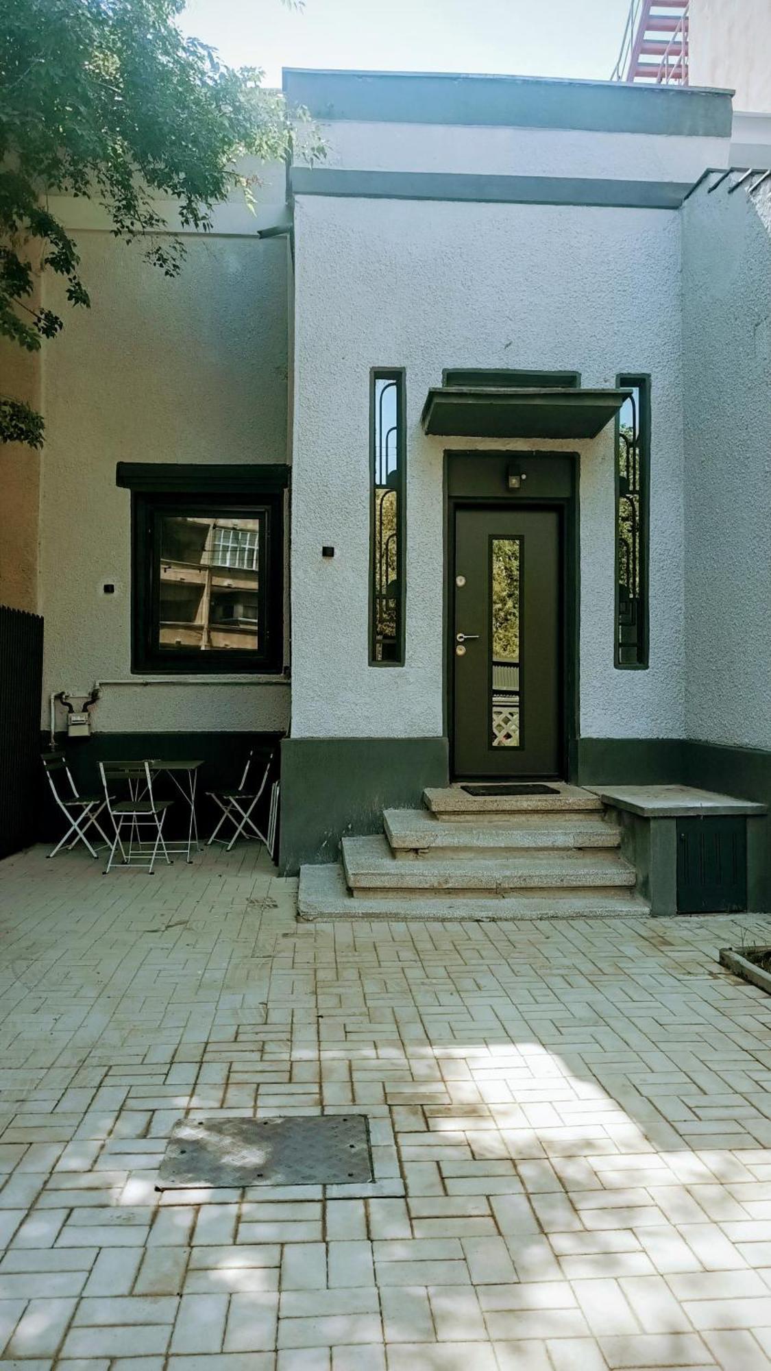 Littlehouse- Entire Property For Maximum 4 People Boekarest Buitenkant foto